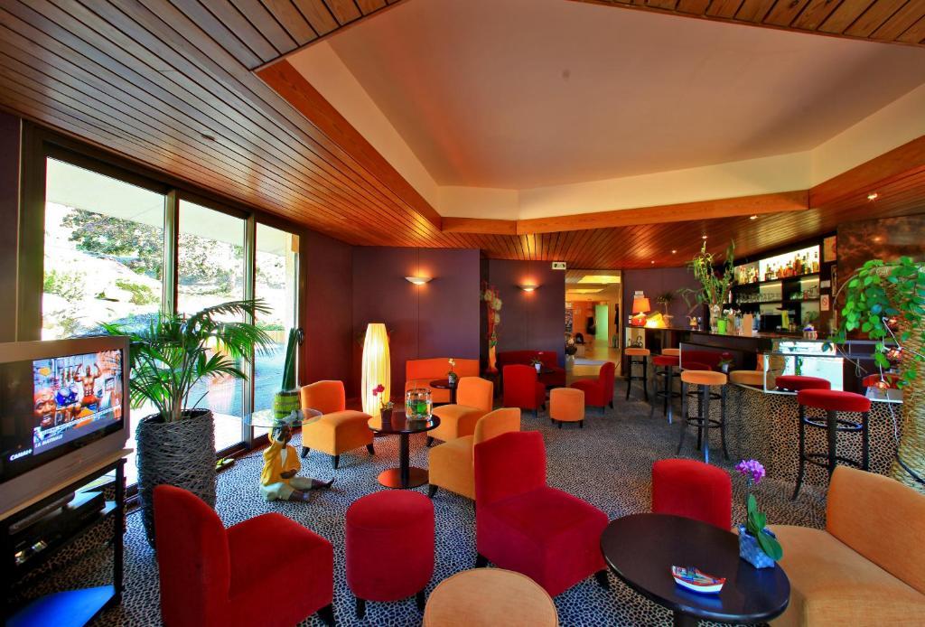 Logis Hotel De La Bruyere Pouzauges Dış mekan fotoğraf