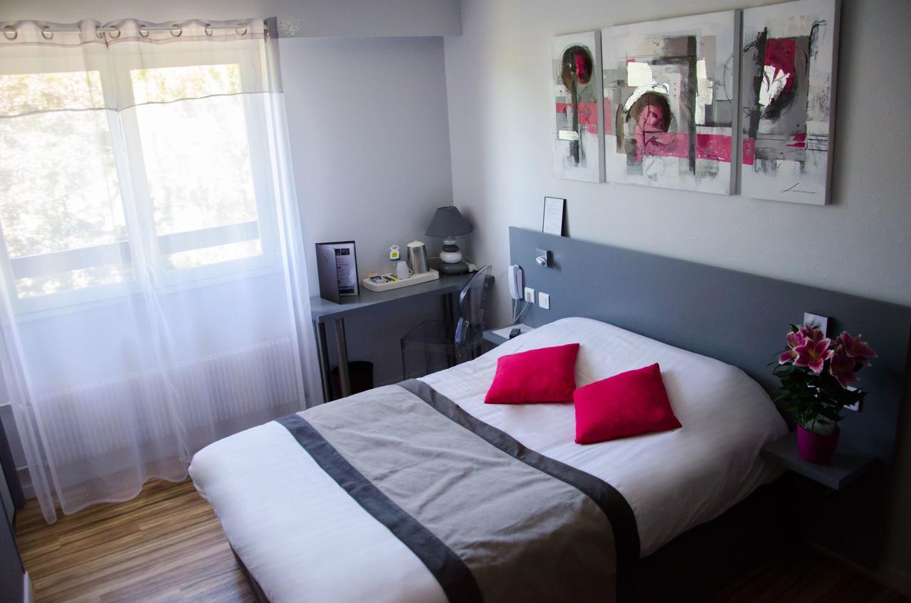 Logis Hotel De La Bruyere Pouzauges Dış mekan fotoğraf