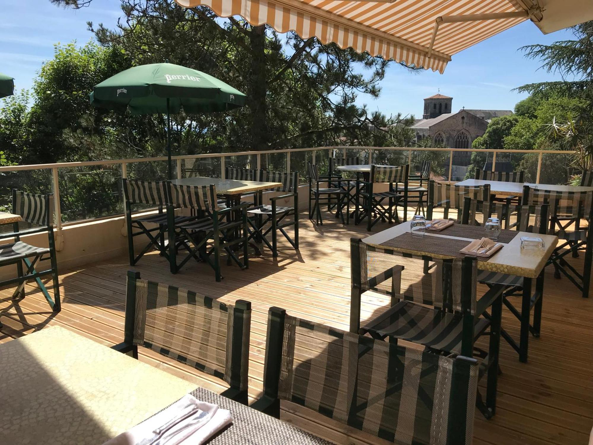 Logis Hotel De La Bruyere Pouzauges Dış mekan fotoğraf